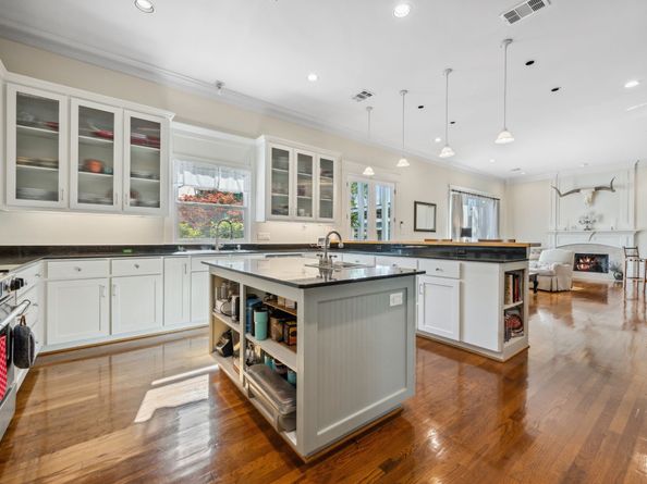 940 Columbia Street, Houston TX 77008