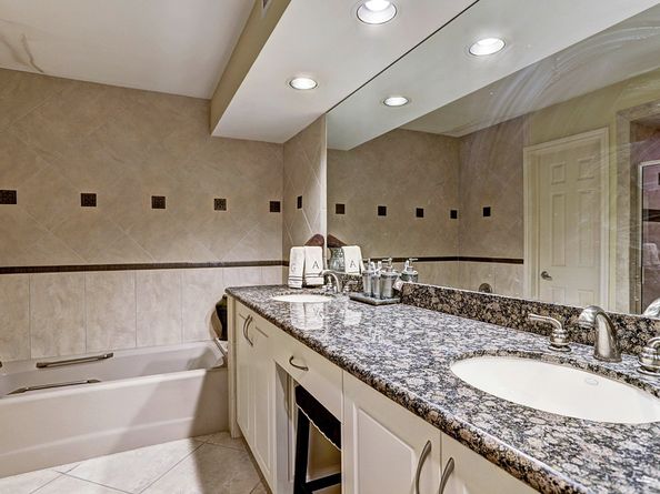 3350 Mccue Road 702, Houston TX 77056