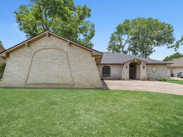 1915 Morton League Road, Richmond TX 77406