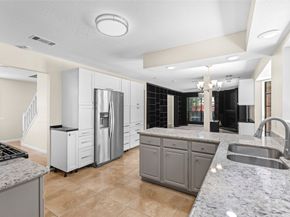 5 Cat Feet Court, The Woodlands TX 77381