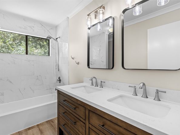 5 Cat Feet Court, The Woodlands TX 77381