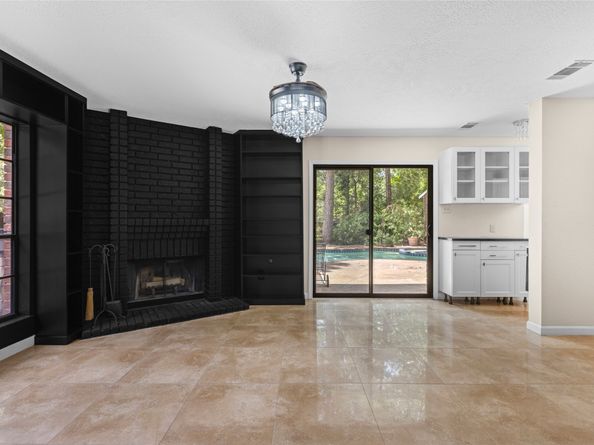 5 Cat Feet Court, The Woodlands TX 77381
