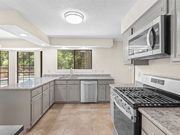 5 Cat Feet Court, The Woodlands TX 77381