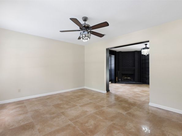 5 Cat Feet Court, The Woodlands TX 77381