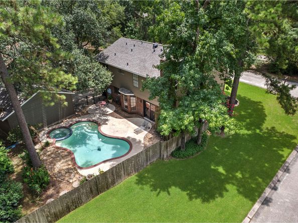 5 Cat Feet Court, The Woodlands TX 77381