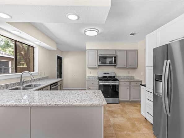 5 Cat Feet Court, The Woodlands TX 77381