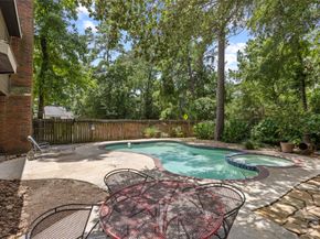 5 Cat Feet Court, The Woodlands TX 77381