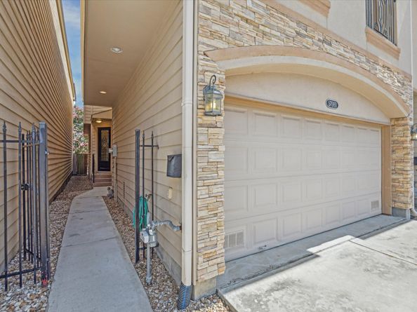 5708 Petty Street B, Houston TX 77007