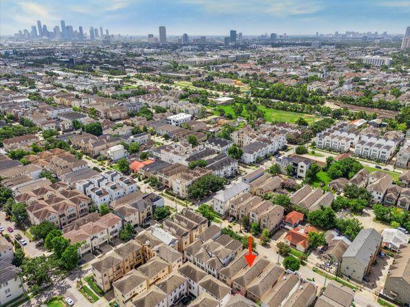 5708 Petty Street B, Houston TX 77007