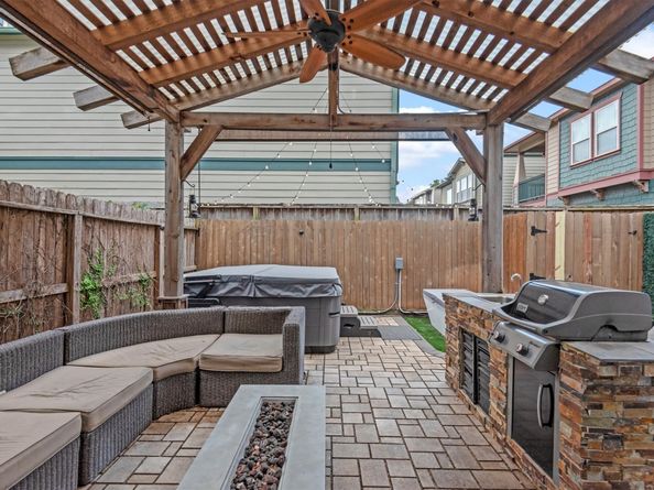 5825 Petty Street, Houston TX 77007