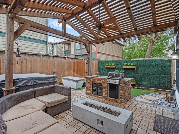 5825 Petty Street, Houston TX 77007