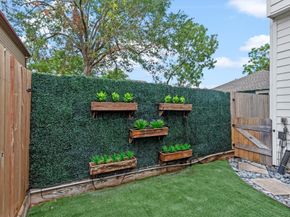 5825 Petty Street, Houston TX 77007