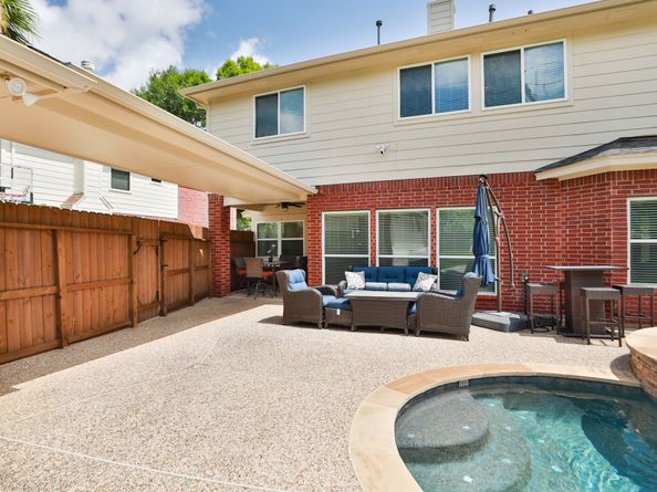 18427 Lakeview Circle, Houston TX 77084