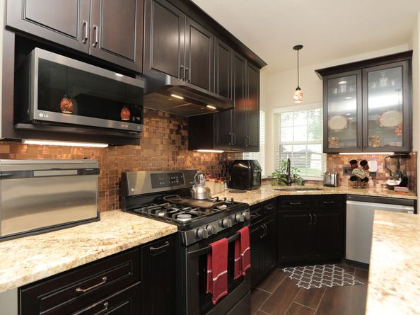 18427 Lakeview Circle, Houston TX 77084