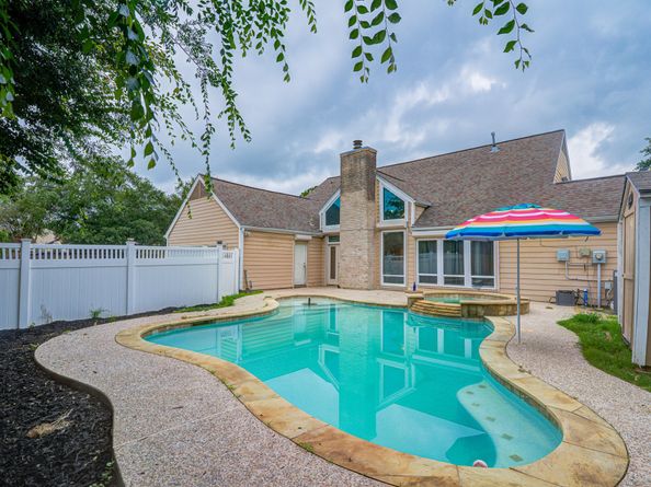 16402 Clearcrest Drive, Houston TX 77059