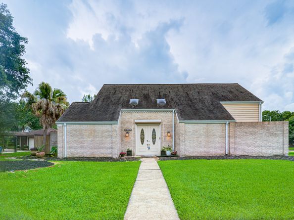 16402 Clearcrest Drive, Houston TX 77059