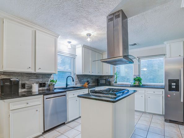 16402 Clearcrest Drive, Houston TX 77059