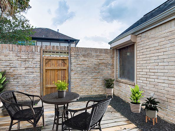 16402 Clearcrest Drive, Houston TX 77059