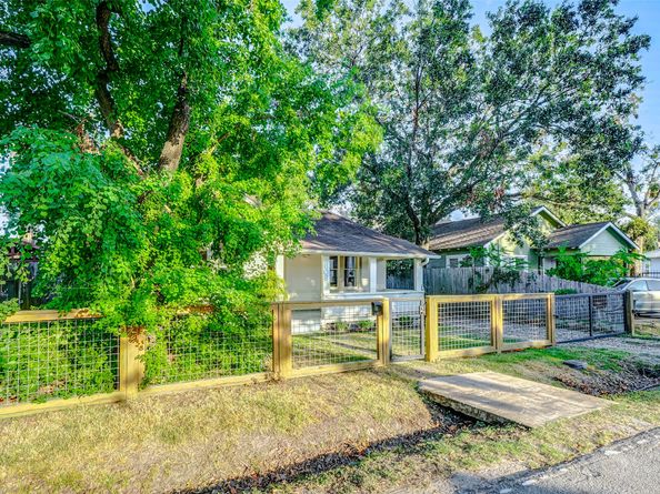 608 Enid Street, Houston TX 77009