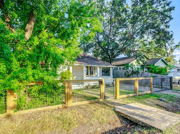 608 Enid Street, Houston TX 77009