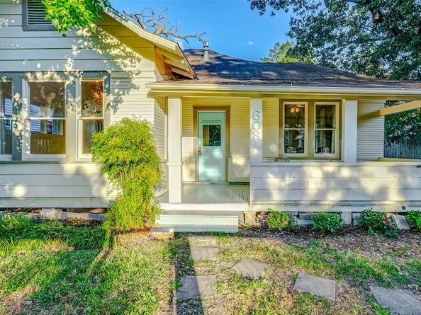 608 Enid Street, Houston TX 77009