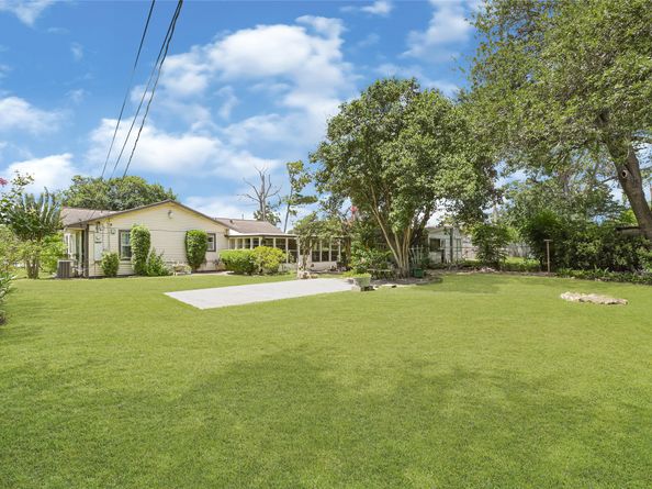 7022 Beechnut Street, Houston TX 77074