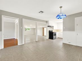 7022 Beechnut Street, Houston TX 77074