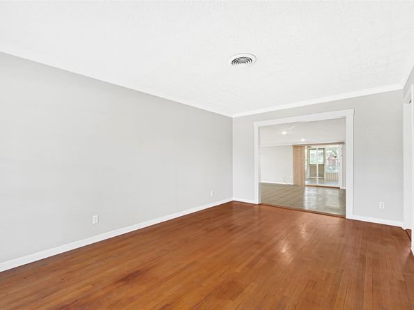 7022 Beechnut Street, Houston TX 77074