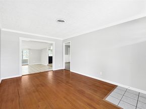 7022 Beechnut Street, Houston TX 77074