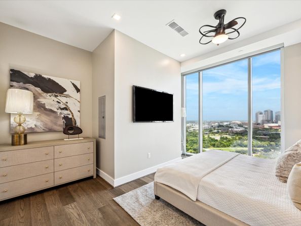 1711 Allen Parkway 1706, Houston TX 77019