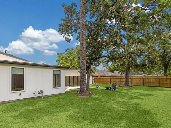 10159 Brinwood Drive, Houston TX 77043