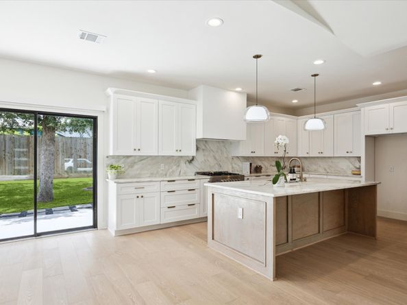10159 Brinwood Drive, Houston TX 77043