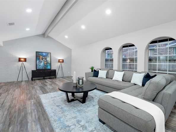 5702 Indigo Street, Houston TX 77096
