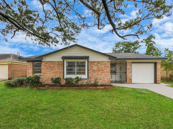 9611 Bertwood Street, Houston TX 77016