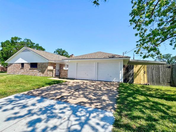 415 Sevenhampton Lane, Houston TX 77015