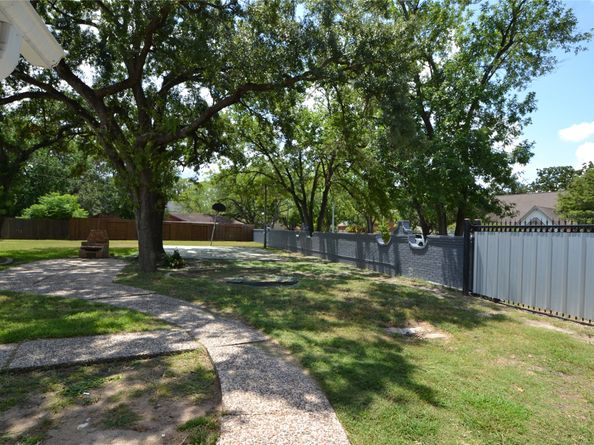 6918 BENT BRANCH Drive, Houston TX 77088