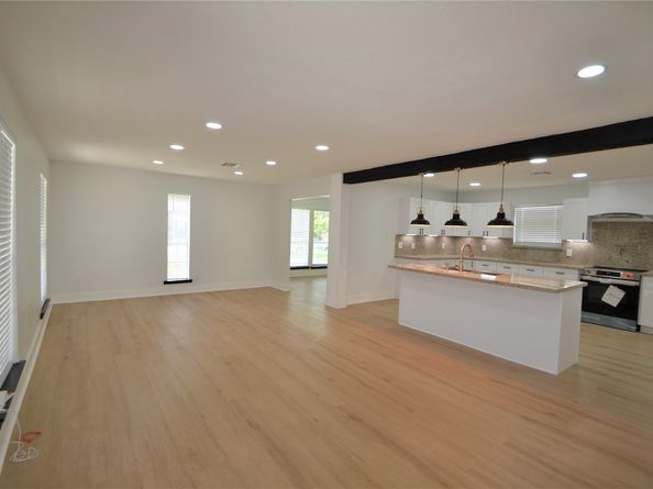 6918 BENT BRANCH Drive, Houston TX 77088