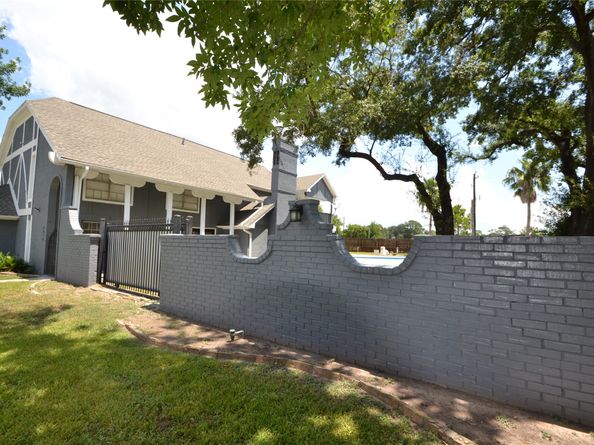 6918 BENT BRANCH Drive, Houston TX 77088