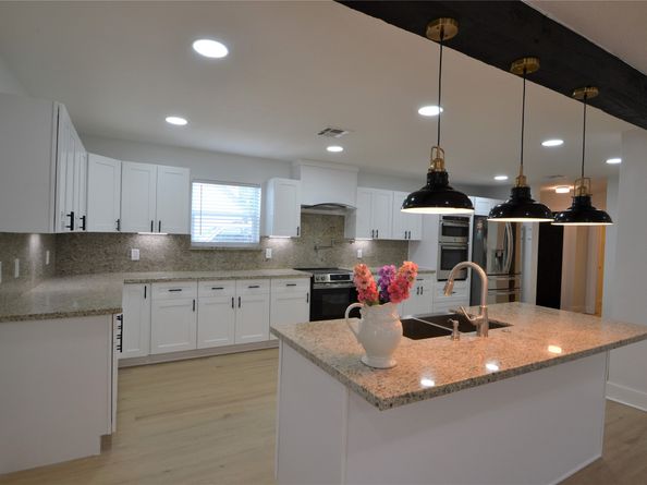 6918 BENT BRANCH Drive, Houston TX 77088