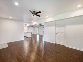 5911 W West Bellfort Avenue, Houston TX 77035