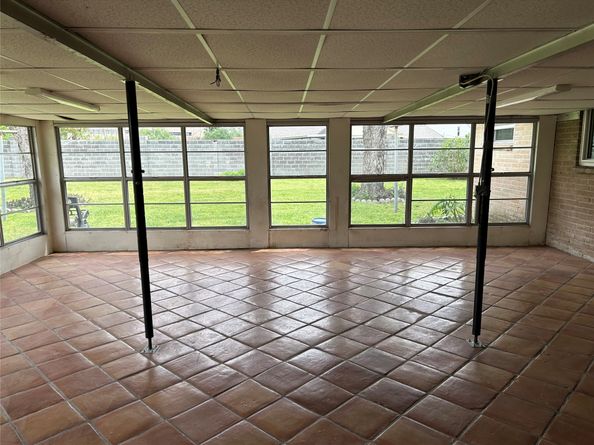 6018 Rena, Houston TX 77092