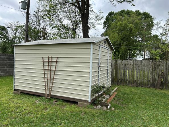 6018 Rena, Houston TX 77092