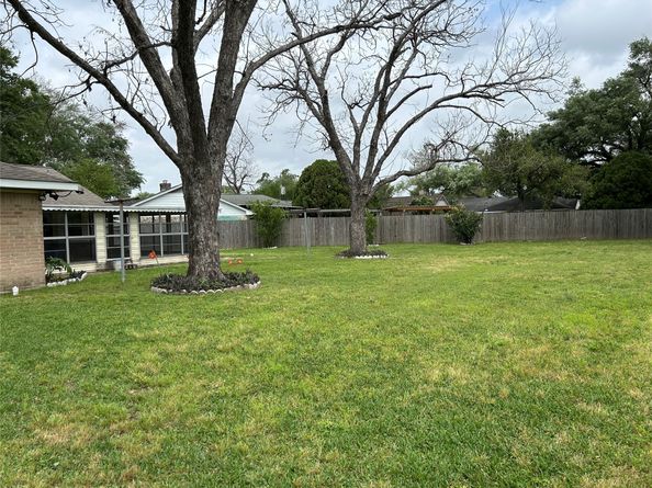 6018 Rena, Houston TX 77092