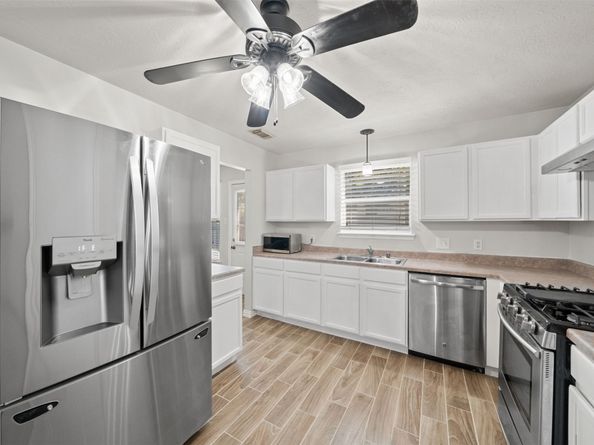 11950 Rolling Stream Drive, Tomball TX 77375