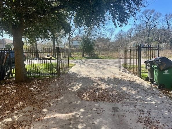 2415 Goodloe Street, Houston TX 77093