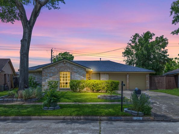 166 White Cedar Street, Houston TX 77015