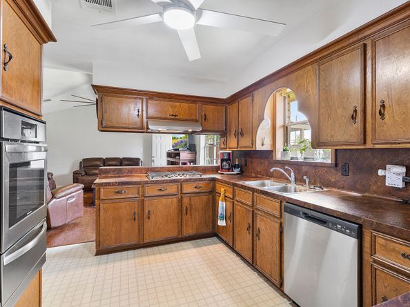 166 White Cedar Street, Houston TX 77015