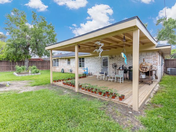166 White Cedar Street, Houston TX 77015