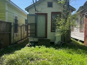 7617 Avenue F, Houston TX 77012