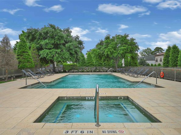 2200 Willowick Road 9H, Houston TX 77027